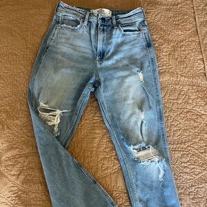 Hollister curvy high rise mom jean vintage stretch